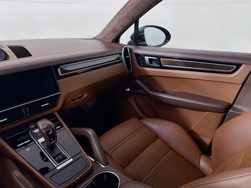 Certified 2021 Porsche Cayenne Turbo image 24