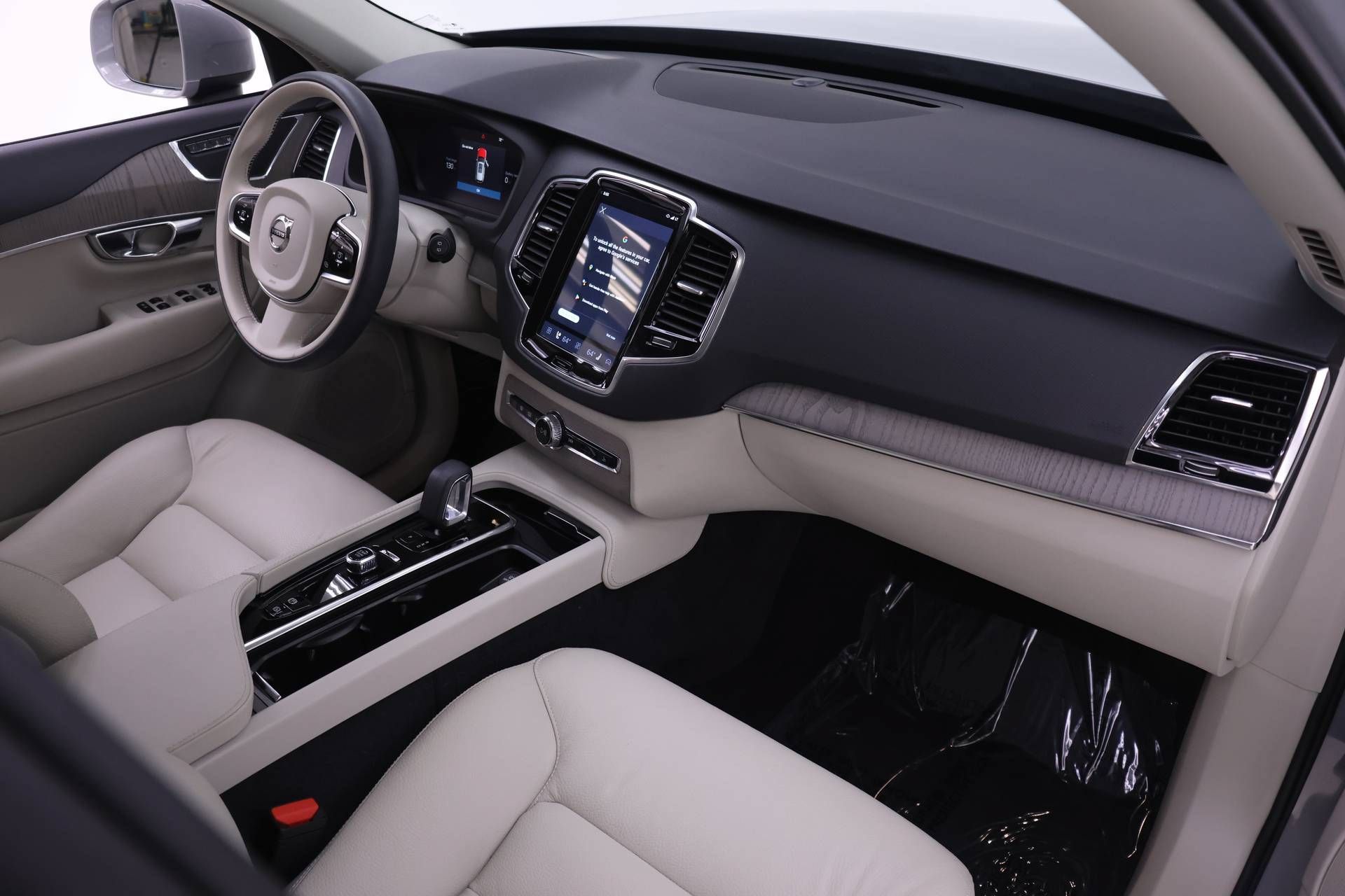 Certified 2025 Volvo XC90 T8 Plus w/ Protection Package Premier AWD/4WD image 22