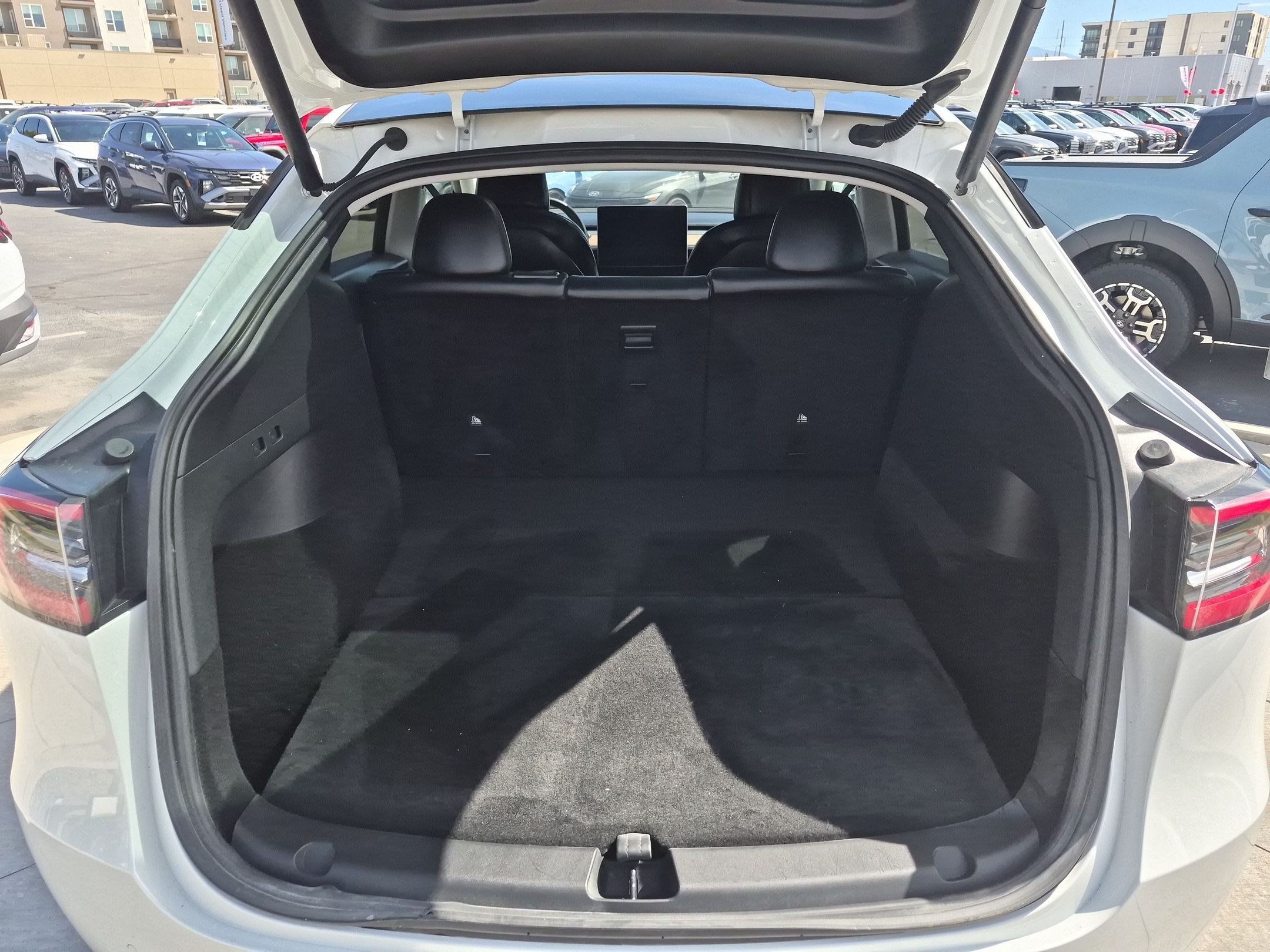 Used 2021 Tesla Model Y Long Range AWD/4WD image 27