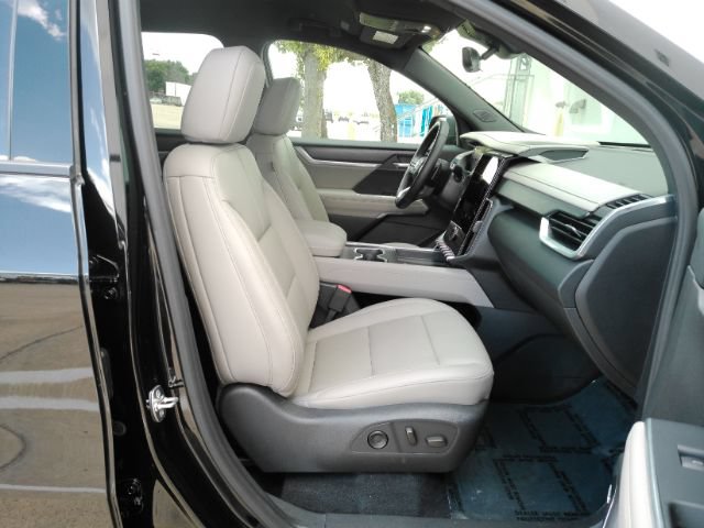 Used 2026 GMC Acadia Elevation w/ Elevation Premium Package FWD image 24
