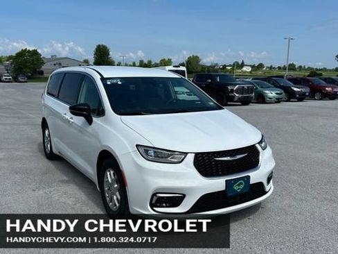 Used 2024 Chrysler Pacifica Touring-L FWD image 1