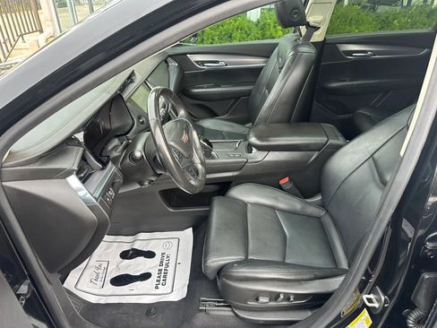 Used 2017 Cadillac XT5 Premium Luxury w/ LPO, Wheel Lock Package FWD image 9