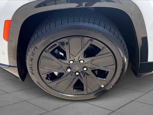 New 2025 Jeep Wagoneer S Launch Edition image 11