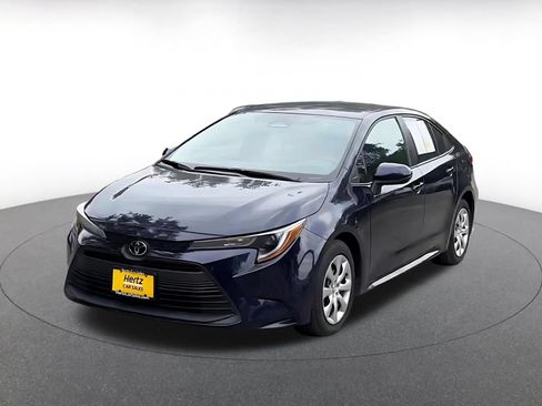 Used 2025 Toyota Corolla LE FWD image 5