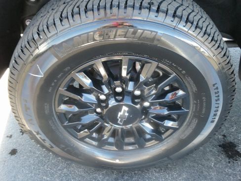 Certified 2024 Chevrolet Silverado 3500 W/T image 10