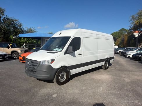Used 2025 Mercedes-Benz Sprinter 2500 image 2
