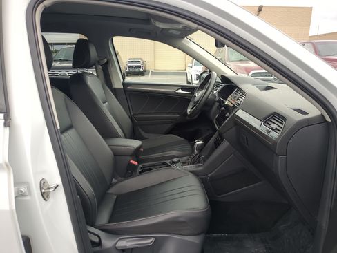 Used 2022 Volkswagen Tiguan SE w/ Panoramic Sunroof Package AWD/4WD image 33