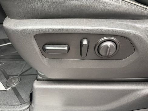 Used 2020 Chevrolet Silverado 1500 High Country w/ Technology Package image 16