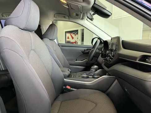 Used 2020 Toyota Highlander LE image 19