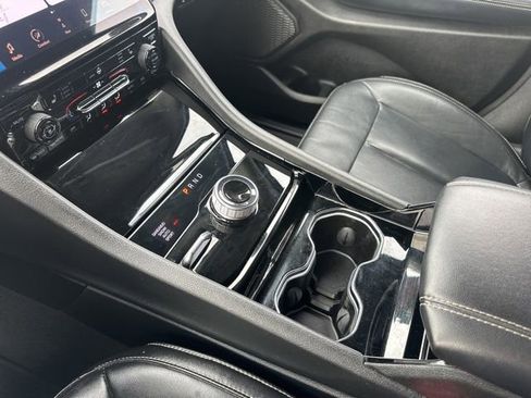 Used 2023 Jeep Grand Cherokee Limited image 23