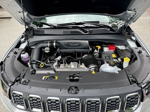 Used 2025 Jeep Compass Latitude image 26