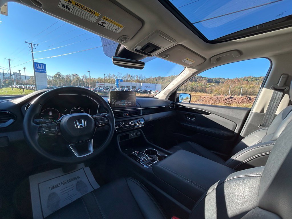 Used 2025 Honda Pilot Touring image 6
