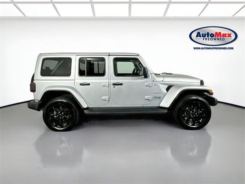 Used 2024 Jeep Wrangler Unlimited Sahara w/ Technology Group image 9