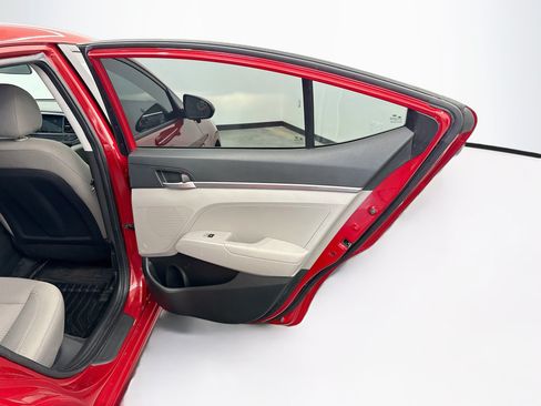 Used 2020 Hyundai Elantra SE FWD image 27