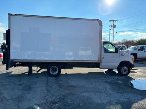 Used 2004 Ford E-350 and Econoline 350 Super Duty image 9
