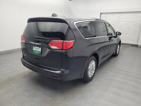 Used 2023 Chrysler Voyager LX FWD image 9