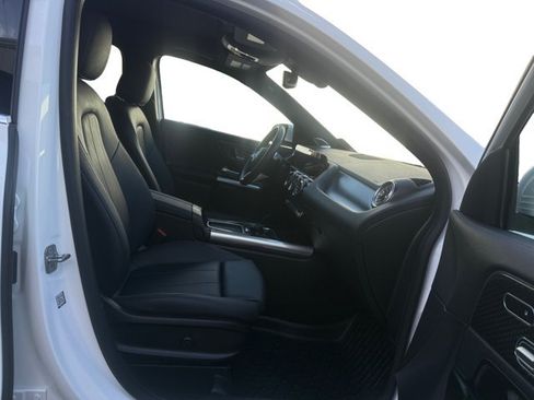 Used 2025 Mercedes-Benz GLA 250 4MATIC image 12