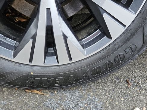 Certified 2023 Nissan Rogue SV image 10