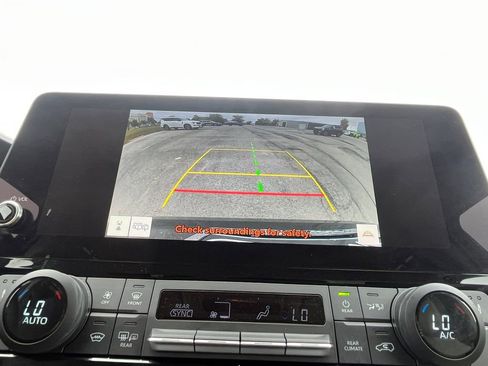 Used 2024 Toyota Grand Highlander XLE image 9