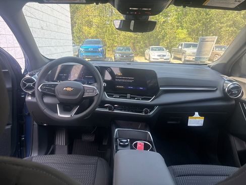 New 2026 Chevrolet Equinox LT w/ Safety and Technology Package FWD image 41