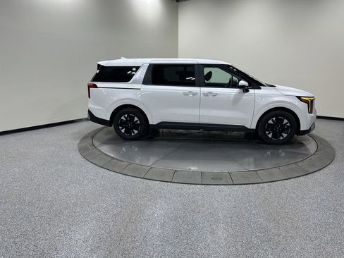 New 2026 Kia Carnival LXS image 4