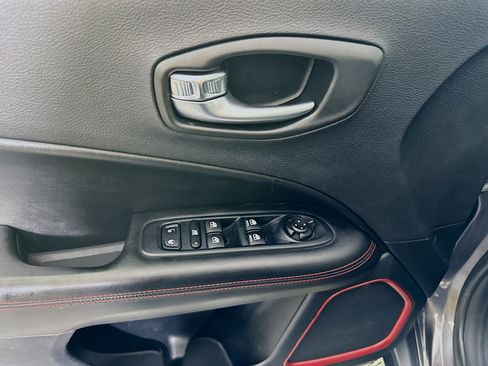 Used 2019 Jeep Compass Trailhawk image 15