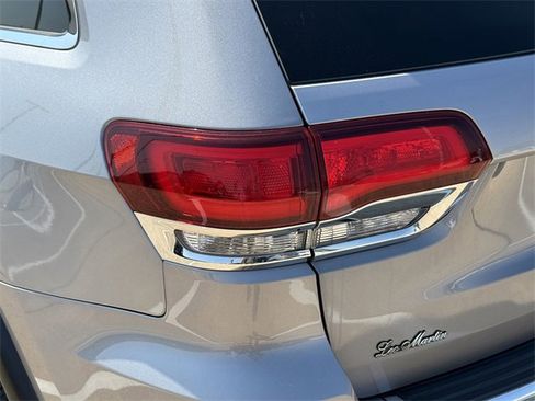 Used 2020 Jeep Grand Cherokee Limited w/ Luxury Group II image 32