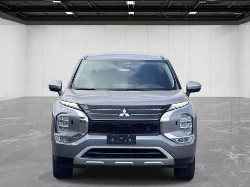 Used 2024 Mitsubishi Outlander SE AWD/4WD image 2