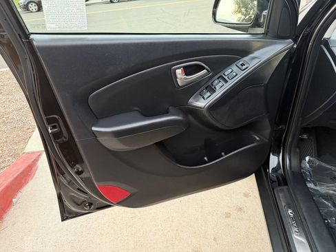 Used 2011 Hyundai Tucson Limited w/ Premium Pkg 3 image 21