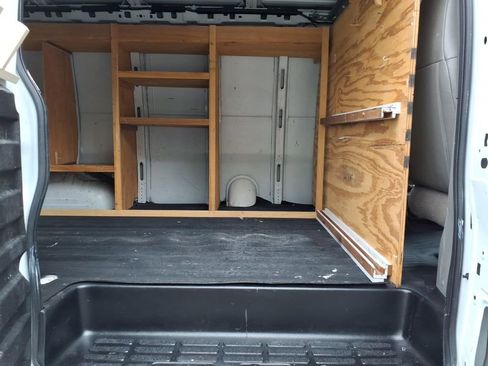 Used 2017 GMC Savana 2500 RWD image 11