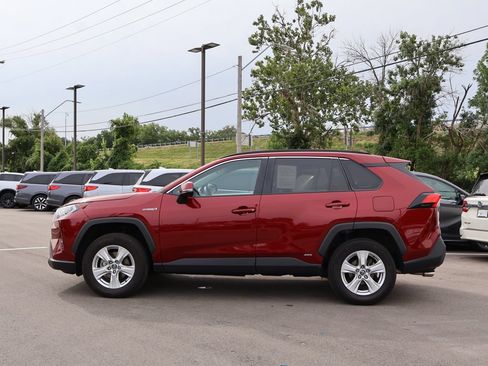 Used 2020 Toyota RAV4 XLE w/ XLE Grade Weather Package AWD/4WD image 4
