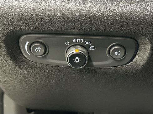 Used 2018 Chevrolet Traverse LT image 11