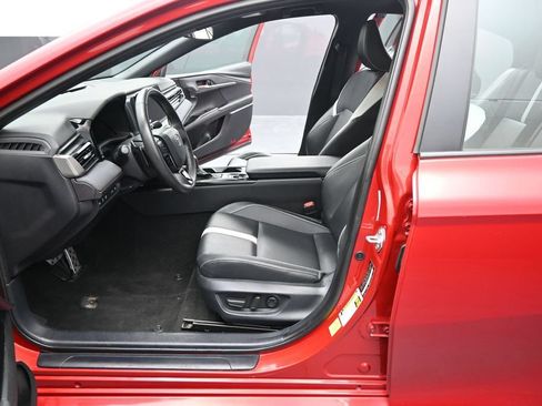 Used 2025 Toyota Camry SE FWD image 10