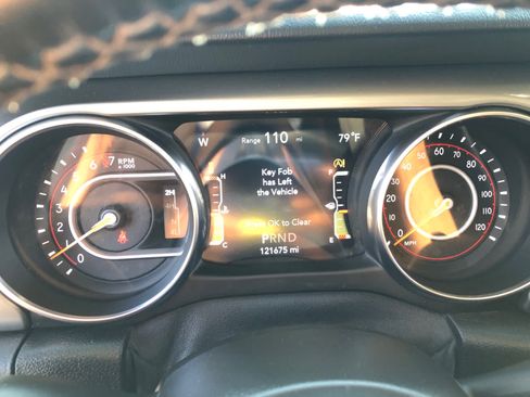 Used 2021 Jeep Wrangler Unlimited Sahara w/ Uconnect 4C Nav & Sound Group AWD/4WD image 10
