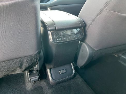 Used 2025 Toyota Highlander LE FWD image 20