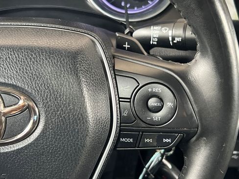 Used 2018 Toyota Camry SE FWD image 24