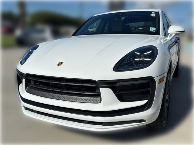 Used 2022 Porsche Macan AWD/4WD image 3