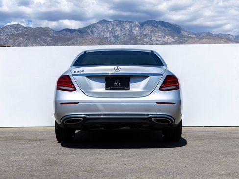 Used 2019 Mercedes-Benz E 300 image 4