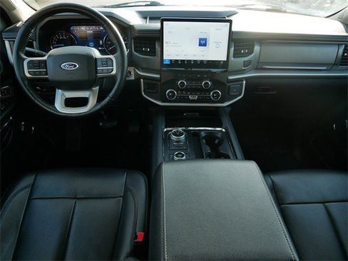 Used 2024 Ford Expedition Max XLT image 11