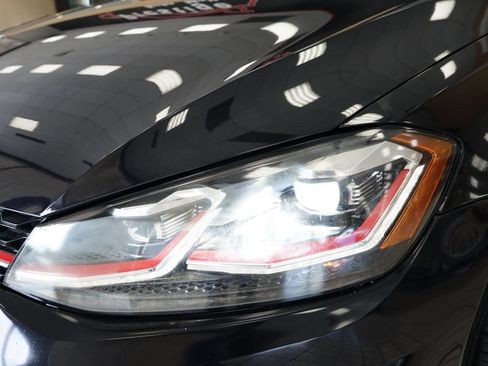 Used 2018 Volkswagen GTI SE FWD image 20