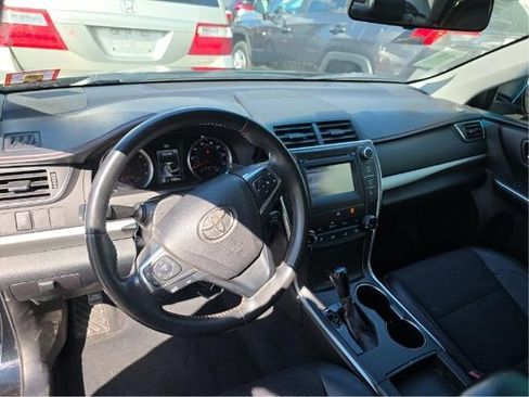 Used 2016 Toyota Camry SE FWD image 5