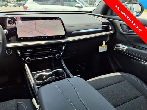 New 2025 Chevrolet Traverse LT w/ Driver Confidence Package image 13