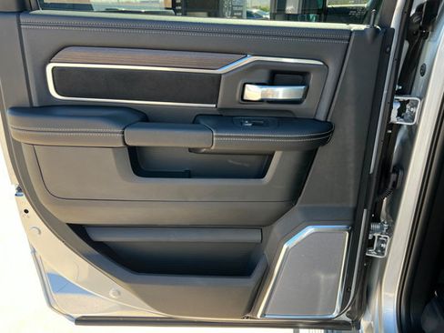 New 2026 RAM 3500 Laramie AWD/4WD image 18