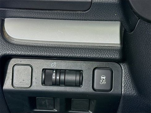 Used 2017 Subaru Crosstrek 2.0i Premium image 17