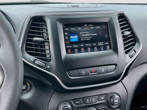 Used 2021 Jeep Cherokee Latitude Lux w/ Sun & Sound Group AWD/4WD image 14