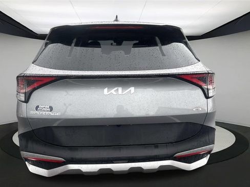 Used 2023 Kia Sportage LX image 5