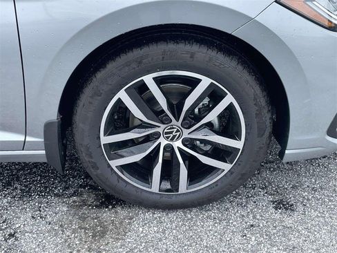 New 2025 Volkswagen Jetta SE FWD image 12