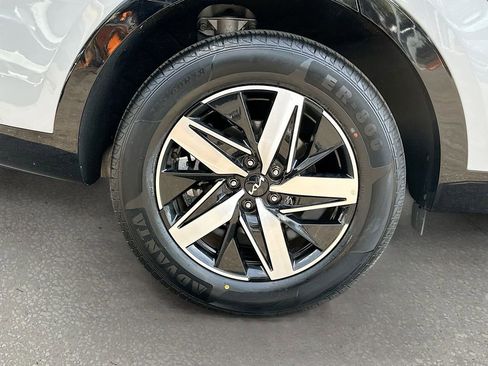 Certified 2023 Kia Sorento EX w/ Panoramic Sunroof Package image 32