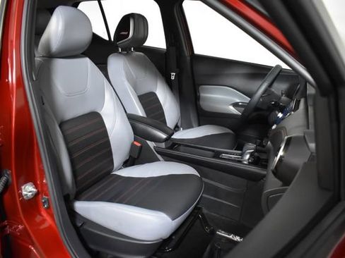 Used 2024 Nissan Kicks SR w/ SR Premium Package FWD image 33