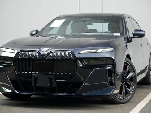 Used 2023 BMW 760i xDrive AWD/4WD image 3